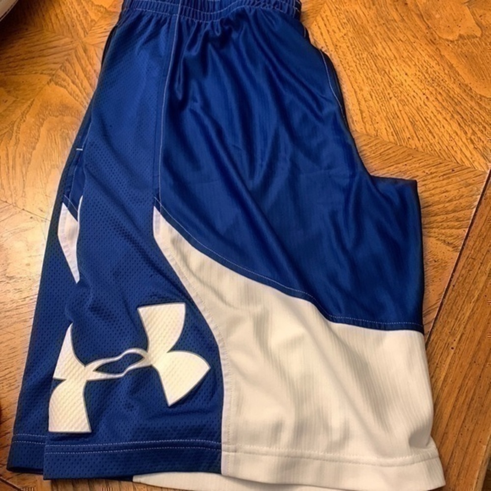 Under armour athletic shorts size M